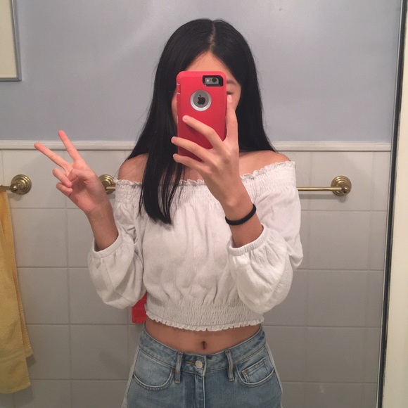 off the shoulder crop top - Picture 3 of 5